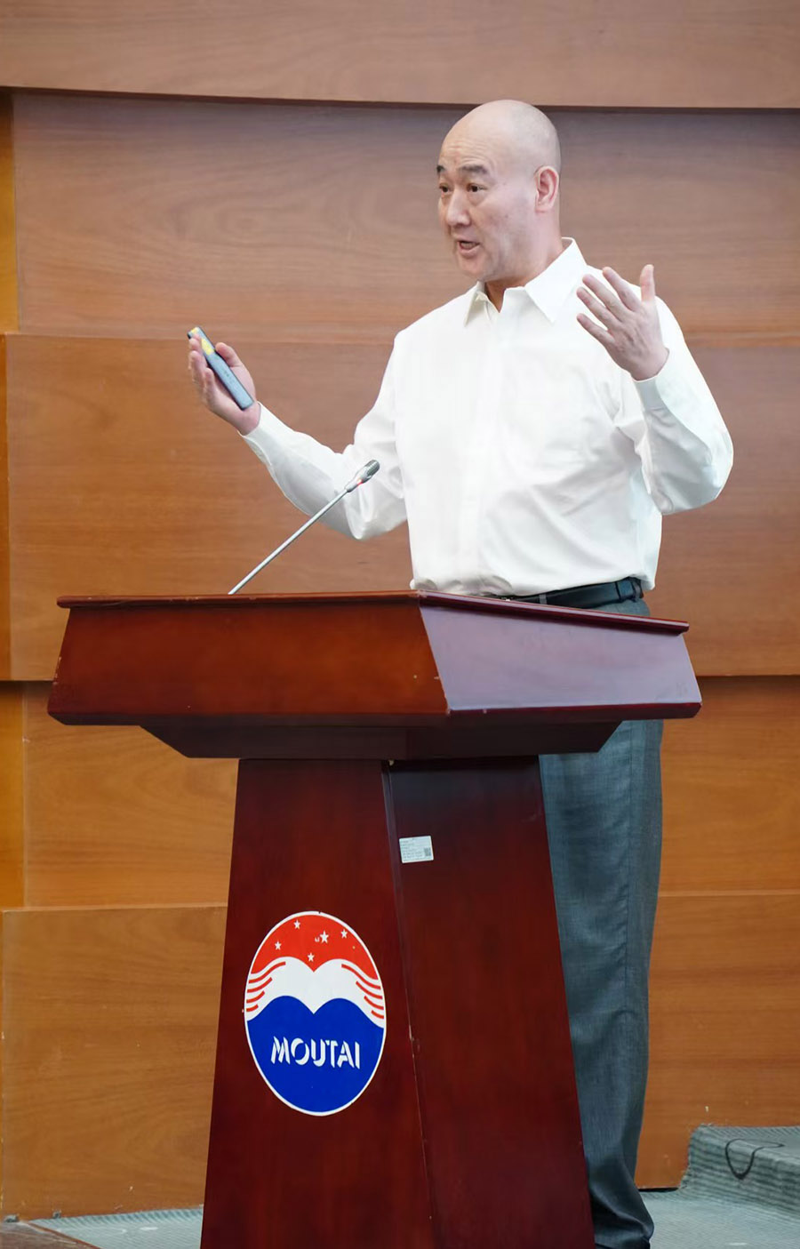 白总演讲1.jpg